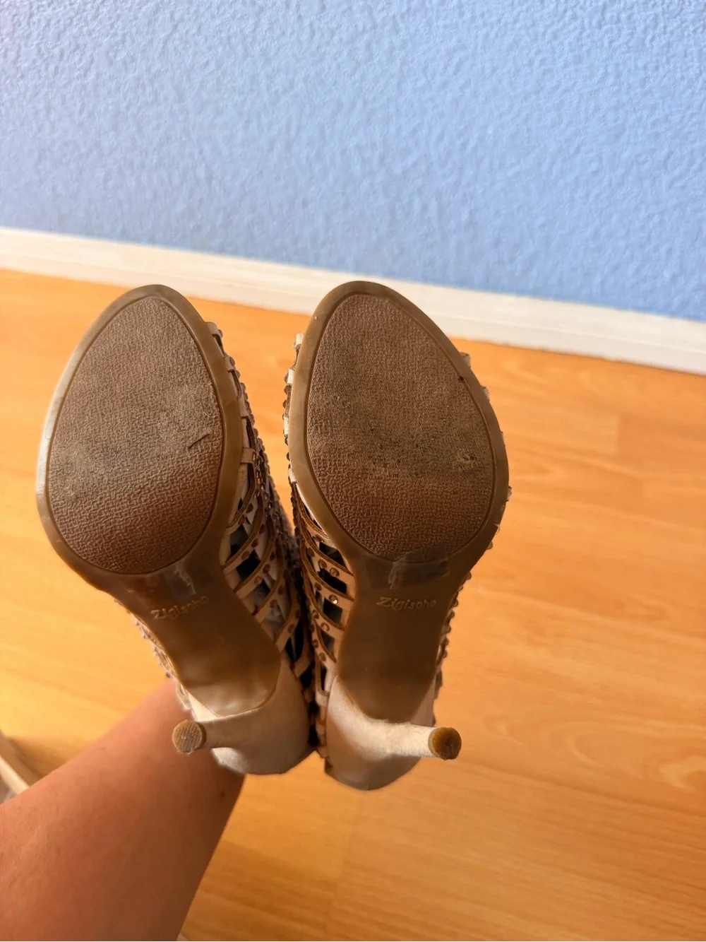 Zigi Soho Duran Embellished Peep Toe Bootie Heels Size 6 Cinnamon Rhinestone